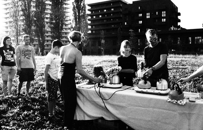 Teekesselkonzert, kollektive Performance von Renate Oblak und anderen Beteiligten(c) Renate Oblak